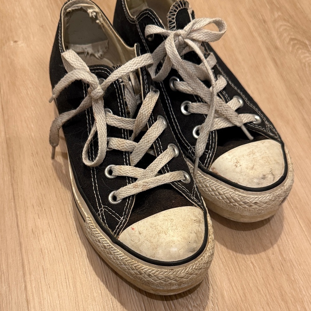 Black platform converse low top- size 6
